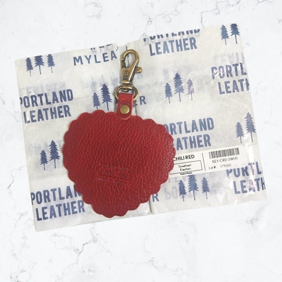 New Portland Leather Goods Sweetheart Purse Flair Heart Keychain in Chili Red - Picture 4 of 6